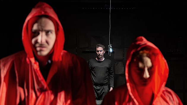 Záběr ze zkoušek představení Pohřben zaživa