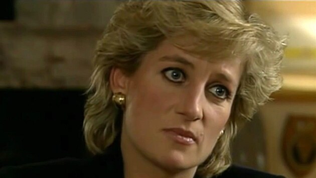 Princezna Diana bhem televiznho rozhovoru s Martinem Bashirem pro BBC v listopadu 1995, kde promluvila o dlouholetm vztahu svho mue s Camillou Parkerovou-Bowlesovou, o svch problmech s depresemi a bulimi a piznala tak svj pomr s uitelem jezdectv Jamesem Hewittem.