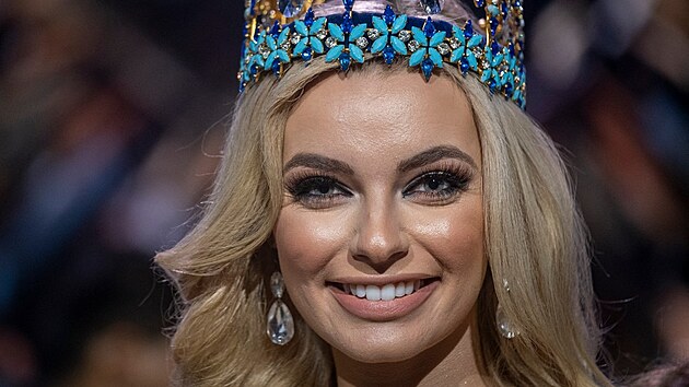 Miss World 2021 Karolina Bielawska z Polska (San Juan, 16. bezna 2022)