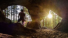 Psí kostel v Máchově kraji je neobvyklý a geologicky zajímavý typ jeskyně. Jde... Psí kostel v Máchově kraji je neobvyklý a geologicky zajímavý typ jeskyně. Jde...