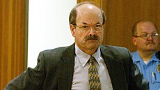 U soudu popisoval Dennis Rader, muž dvou tváří, své zločiny detailně a bez... U soudu popisoval Dennis Rader, muž dvou tváří, své zločiny detailně a bez...