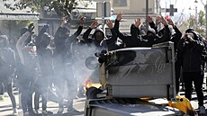 Studenti protestovali v ulicích Korsiky v reakci na násilné napadení... Studenti protestovali v ulicích Korsiky v reakci na násilné napadení...