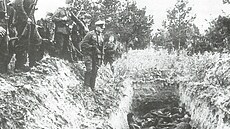 Masové hroby id zastelených v roce 1941 u  Minsku.