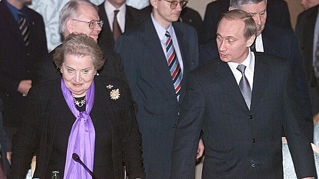 Nkdej americk ministryn zahrani Madeleine Albrightov na jednn s ruskm prezidentem Vladimirem Putinem (1. nora 2000)