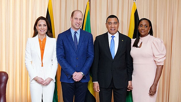 Vvodkyn Kate, britsk princ William, premir Jamajky Andrew Holness a jeho manelka Juliet Holnessov (Kingston, 23. bezna 2022)