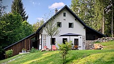 V květnu 2018 se rozhodli, že si celou chalupu budou rekonstruovat sami s... V květnu 2018 se rozhodli, že si celou chalupu budou rekonstruovat sami s...