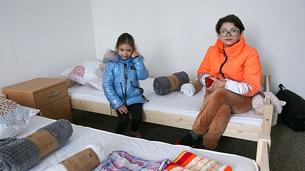 Jelizaveta Chruov s dcerami nalezla bydlen v byt v budov ndra v Plasch na Plzesku.