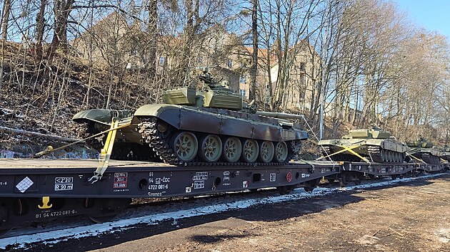 Tanky T-72M na vagónech v Jihlavě | na serveru Lidovky.cz | aktuální zprávy Tanky T-72M na vagónech v Jihlavě | na serveru Lidovky.cz | aktuální zprávy
