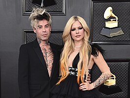 Mod Sun a Avril Lavigne na cenách Grammy (Las Vegas, 3. dubna 2022)