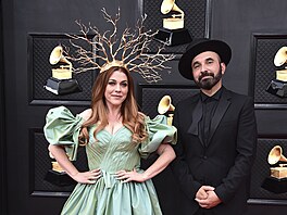 Alisha Gaddisová a Lucky Diaz na cenách Grammy (Las Vegas, 3. dubna 2022)