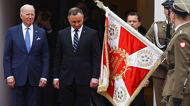 Americk prezident Joe Biden bhem nvtvy Varavy. Vpravo od nj polsk prezident Andrzej Duda (26. bezna 2022)