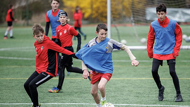 Tréninku hráčů FK Viktoria Žižkov se zúčastnily i ukrajinské děti. (5. dubna 2022)