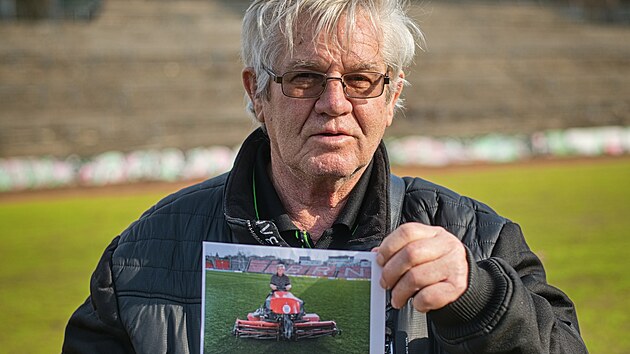 Po ti dekdy se drb a trvnk Miroslav Palsek staral o brnnsk stadion za Lunkami.
