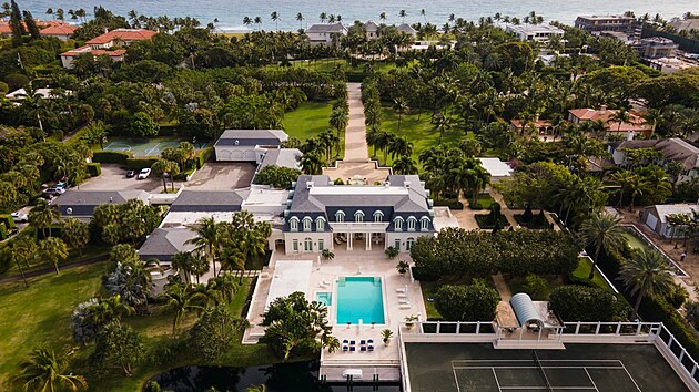 Svatba Brooklyna Beckhama a Nicoly Peltzov se konala v miliardsk rezidenci patc rodin nevsty (Palm Beach, Florida, 2022)
