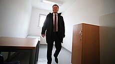 Ministr spravedlnosti Pavel Blaek v cele nového oddílu se zvýenou ostrahou.