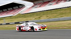 Tým Buggyra testuje na mosteckém okruhu vůz série NASCAR. Tým Buggyra testuje na mosteckém okruhu vůz série NASCAR.