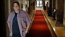 Americký spisovatel Brandon Sanderson vybral na své romány rekordní částku. (1.... Americký spisovatel Brandon Sanderson vybral na své romány rekordní částku. (1....