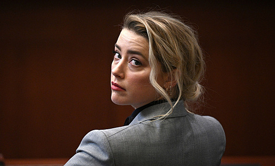Amber Heardová u soudu (Fairfax, 12. dubna 2022)