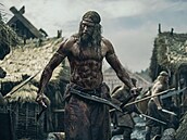 Amleth (A. Skarsgard) býval synem vikinské=ho krále a jeho ženy Gudrún.