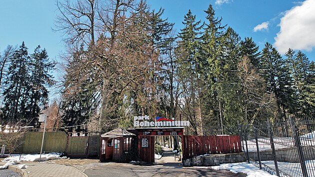 Miniaturpark Boheminium v Mariánských Lázních. Hlavní brána s pokladnou.
