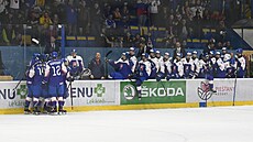 Hokejisté Slovenska do osmnácti let se radují ze vstřelené branky proti Norsku. Hokejisté Slovenska do osmnácti let se radují ze vstřelené branky proti Norsku.