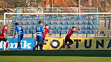 Hrái Vykova slaví gól v utkání proti Ústí nad Labem