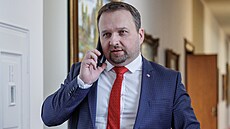 Ministr práce a sociálních věcí Marian Jurečka přichází na jednání vlády. (13.... Ministr práce a sociálních věcí Marian Jurečka přichází na jednání vlády. (13....