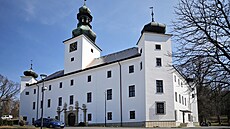 Zámek nyní nabídne hotelové, restaurační i relaxační služby. Jsou v něm i... Zámek nyní nabídne hotelové, restaurační i relaxační služby. Jsou v něm i...