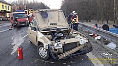 Do odstaveného auta u Holýšova na Plzeňsku narazila dodávka. Ta osobní vozidlo... Do odstaveného auta u Holýšova na Plzeňsku narazila dodávka. Ta osobní vozidlo...