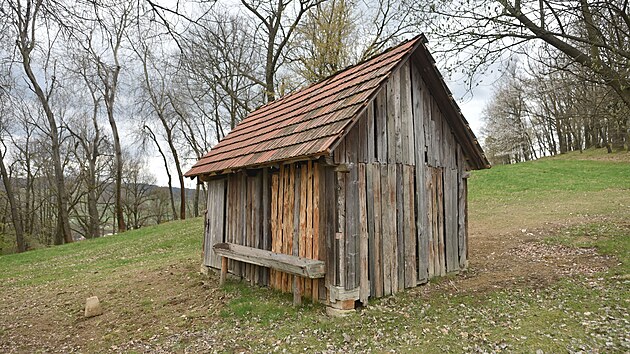 Pohled do Valašské dědiny ve skanzenu v Rožnově pod Radhoštěm (duben 2022)