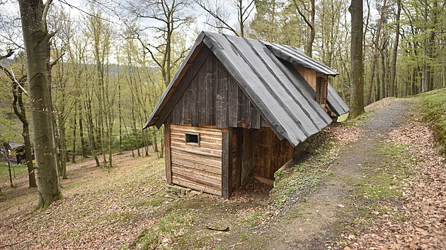 Pohled do Valašské dědiny ve skanzenu v Rožnově pod Radhoštěm (duben 2022)