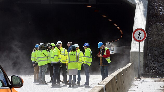 Jihlavský tunel čeká první rozsáhlejší rekonstrukce od jeho vybudování. Obnovena bude například dosluhující osvětlovací soustava, dopravní značení či požární systém. Tunel dostane také nová svodidla i kamery.