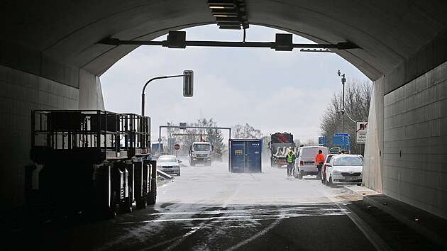 Jihlavský tunel čeká první rozsáhlejší rekonstrukce od jeho vybudování. Obnovena bude například dosluhující osvětlovací soustava, dopravní značení či požární systém. Tunel dostane také nová svodidla i kamery.