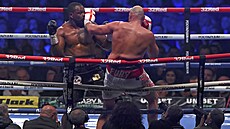 Tyson Fury (vpravo) v zápase s Dillianem Whytem.