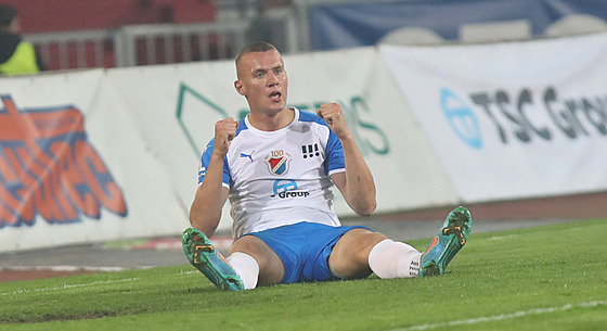 Ladislav Almási se raduje ze svého druhého vsteleného gólu proti Hradci...