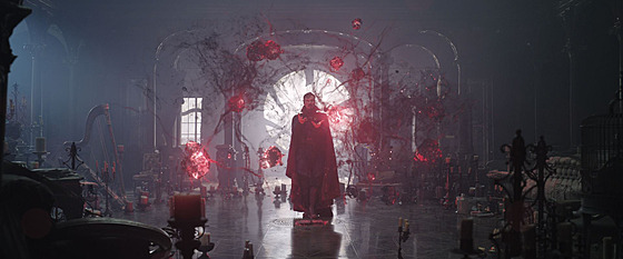 Benedict Cumberbatch ve filmu Doctor Strange v mnohovesmíru ílenství