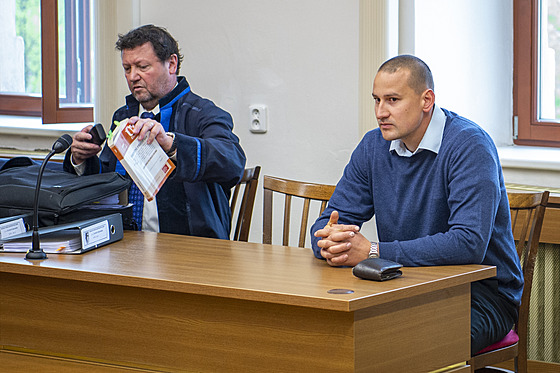 Davida Knapíka (vpravo) odsoudili u Krajského soudu v eských Budjovicích ke tíaplletému vzení. Odvolací soud mu za zabití uloil podmínný trest.