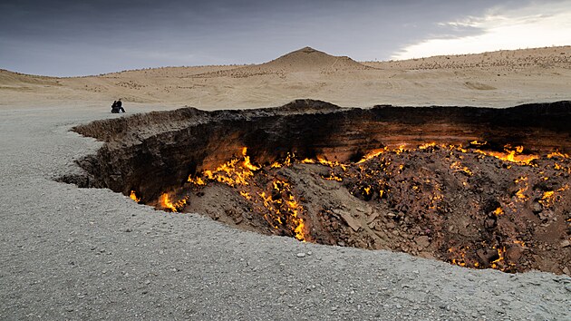 Brna do pekla je krter na zem Turkmenistnu uprosted pout Karakum nedaleko ozy Darvaza, ve kterm od roku 1971 ho unikajc zemn plyn.