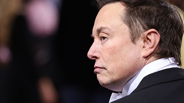 Elon Musk na Met Gala v New Yorku (2. kvtna 2022)