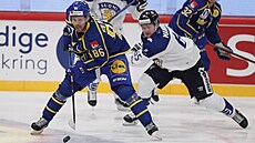 Mathias Bromé ze Švédska (vlevo) po souboji s Sakarim Manninenem z Finska Mathias Bromé ze Švédska (vlevo) po souboji s Sakarim Manninenem z Finska