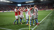 Fotbalisté Slavie se radují z gólu v nadstavbě Fortuna ligy Fotbalisté Slavie se radují z gólu v nadstavbě Fortuna ligy