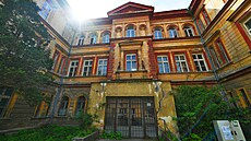 Radnice se bývalou polikliniku snažila prodat roky. Radnice se bývalou polikliniku snažila prodat roky.