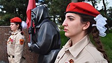 Ruské síly odhalily ve okupovaném ukrajinském Mariupolu památník, který... Ruské síly odhalily ve okupovaném ukrajinském Mariupolu památník, který...