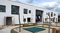 Dvoupodlažní budova v brněnských Soběšicích nabízí hřiště, kuchyni a hlavně tři... Dvoupodlažní budova v brněnských Soběšicích nabízí hřiště, kuchyni a hlavně tři...