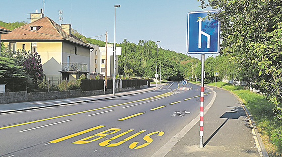 Pejídt zprava doleva musejí autobusáci i v Braníku.
