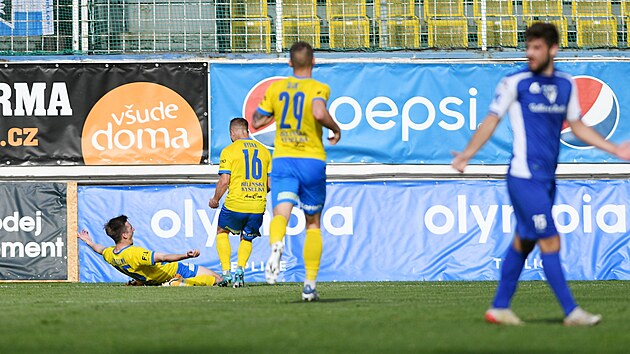 Teplický Jan Fortelný vlevo slaví gól v barážovém duelu s Vlašimí. Teplický Jan Fortelný vlevo slaví gól v barážovém duelu s Vlašimí.