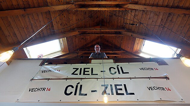 Petr Veleba před lety koupil bývalý strážní domek a opravil ho. Dnes slouží u cyklostezky z Chebu do německého Waldsassenu jako občerstvovna.