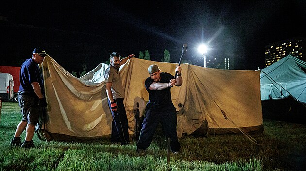 Nachází se na pozemku mezi Povltavskou ulicí a městským okruhem.(12. května 2022)