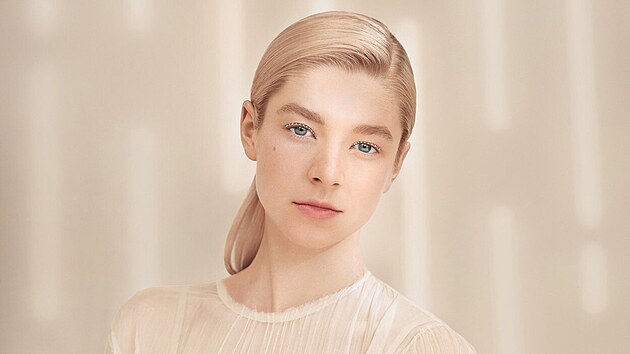Hunter Schaferov jako tv kosmetick znaky Shiseido (2021)
