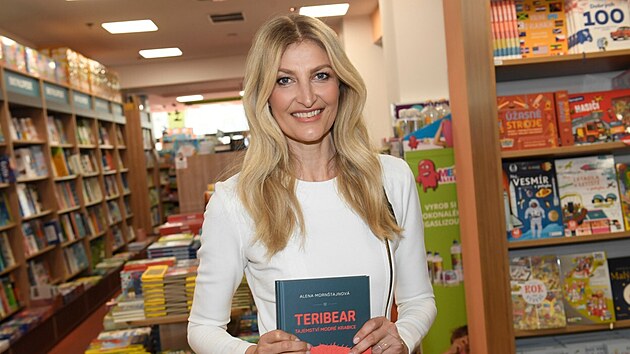 Tereza Maxov s knihou Teribear  Tajemstv modr krabice (Praha, 22. bezna...